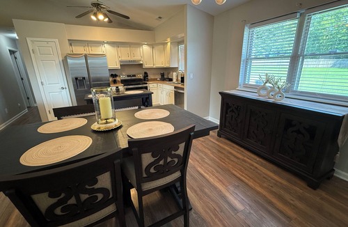 Jeffersonville House | Modern 3BR house in Jeffersonville minutes from Louisville. Close to everything.