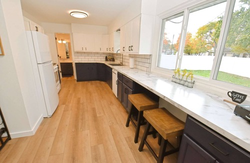 South Bend House | Modern 5 bedroom home, 15 min walk to ND (2329)