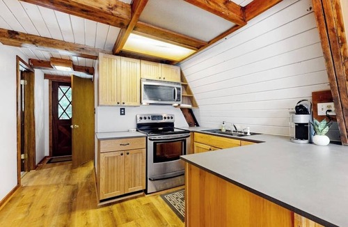 Hyak Cabin | Modern A-frame 2BR near lake & lifts with firepit