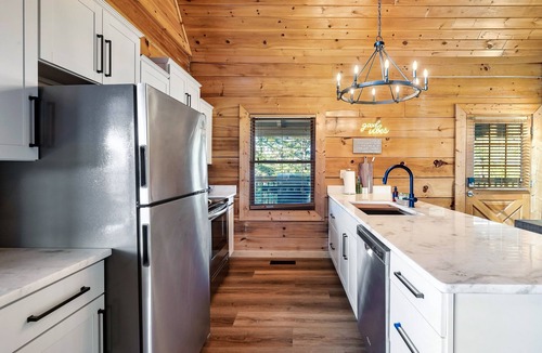 Sevierville Cabin | Modern and Cozy - Hot Tub - Newly Renovated!