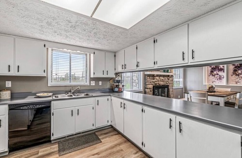 Indianapolis House | Modern and Private Home in Indy!