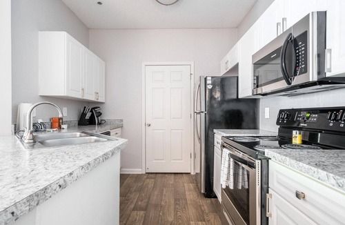 Greer Apartment | Modern Apartment in Prime Location (ID3016X81)