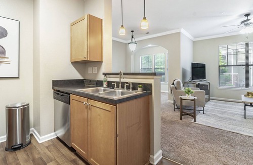 Greer Apartment | Modern Apartment in Prime Location (ID7746X84)