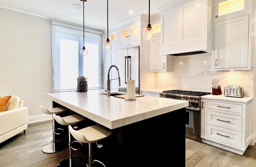 Near North Side Apartment | Modern Apartment with Private Rooftop Patio & Free Parking in Downtown Chicago
