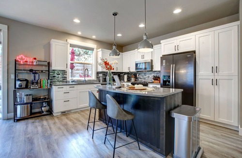 Southern Crossing House | Modern Bend Vacation Home, Old Mill, HOT TUB!