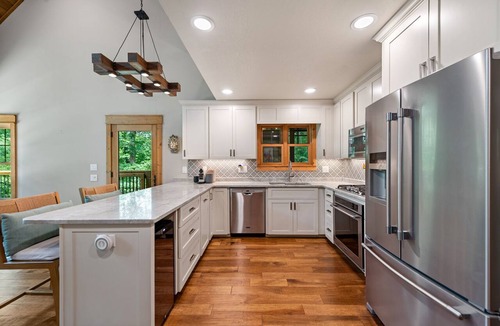 Foxfire Estates Cabin | Modern Blue Ridge Luxury Cabin · 5 Minutes to Downtown Blue Ridge