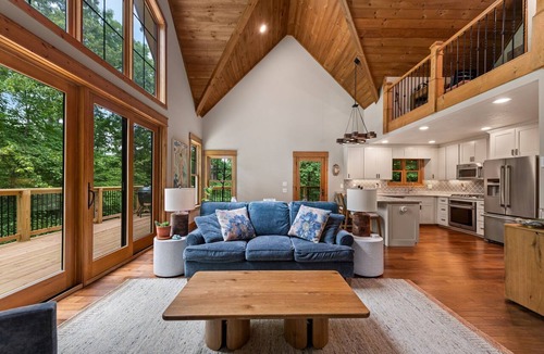 Foxfire Estates Cabin | Modern Blue Ridge Luxury Cabin · 5 Minutes to Downtown Blue Ridge