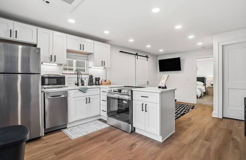 Detroit - Shoreway Apartment | Modern Boho Escape | Prime Ohio City Stay