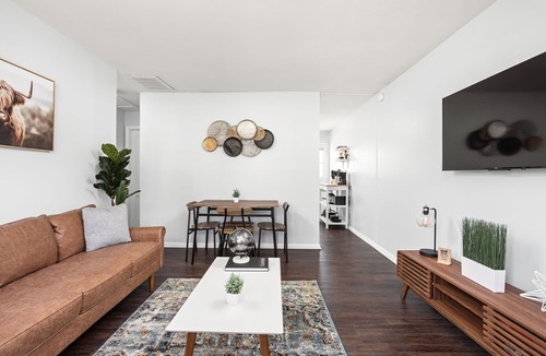 Wayne House | Modern Boho Villas 10 min Airpt.