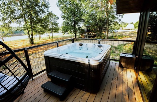 Coosa Cabin | Modern Cabin on Weiss Lake, Cedar Bluff, Alabama