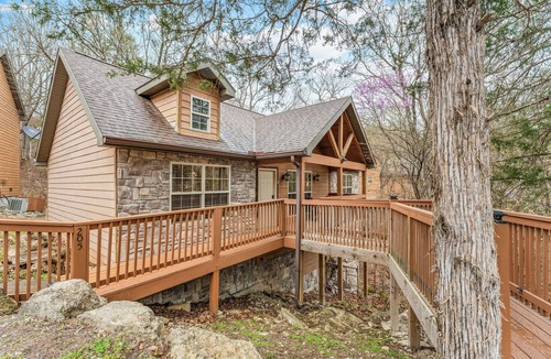 Branson West Cabin | Modern Cabin - Sunroom - Resort Amenities - Near Silver Dollar City