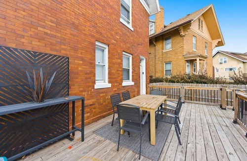 Roselawn Finance House | Modern Cincinnati Getaway I FREE Hot Tub, Fire Pit