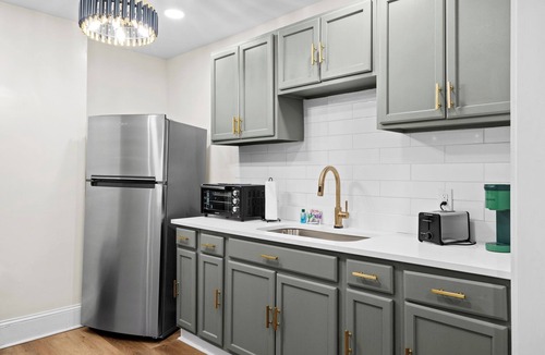 Rocky Mount House | Modern Cottage - City Center