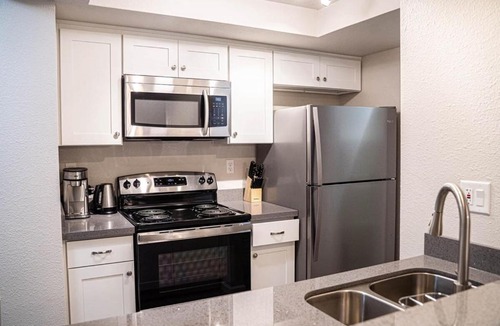 Bridle Trails House | Modern Cozy next to Microsoft, Queen Bed, Parking