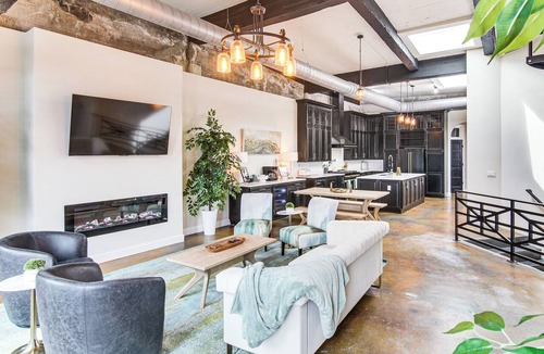 Hendersonville Condo | Modern Dtwn Condo w/Balcony in Hendersonville