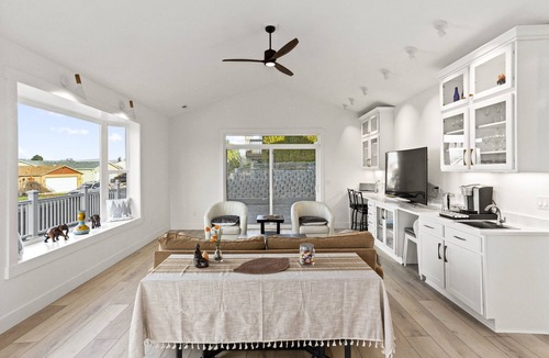 The Dalles House | Modern Elegance, Open Concept, Peaceful, Luxurious.Traveler's Sanctuary!