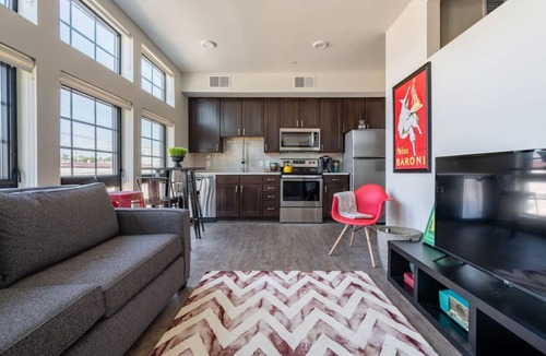 Italian Village Apartment | Modern Flat - Short North - Free Parking