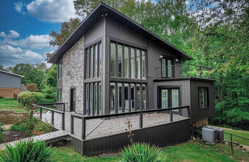 Newburgh House | Modern Glass Retreat + Woodland View