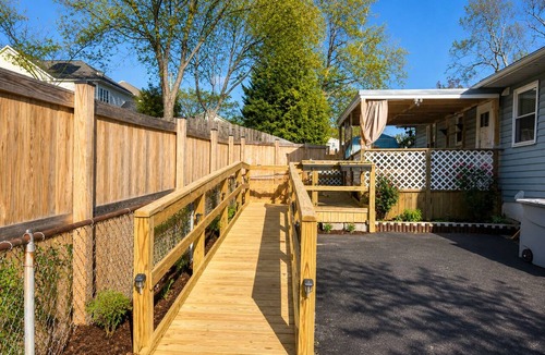 Halethorpe House | Modern Halethorpe Home. Sleeps 8. 4 Beds. Near BWI, UMBC & Baltimore