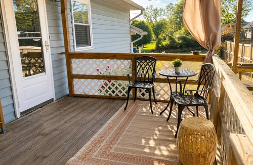 Halethorpe House | Modern Halethorpe Home. Sleeps 8. 4 Beds. Near BWI, UMBC & Baltimore