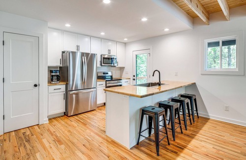 Hendersonville House | Modern Hiker's Haven w/DuPont State Forest Views!