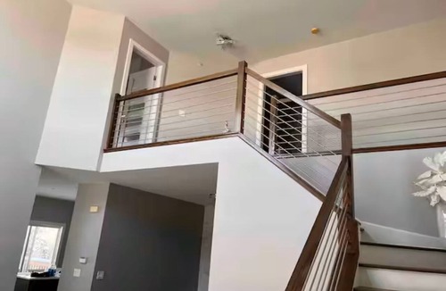 Elgin House | Modern Hoffman Estates townhome near NOW Arena