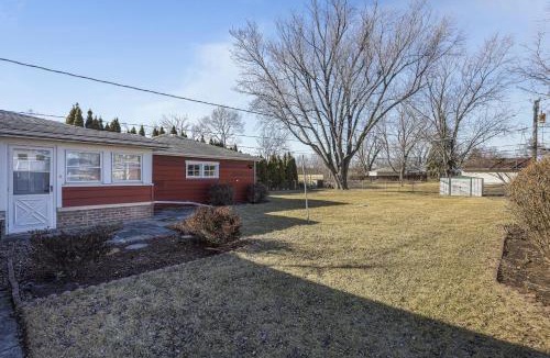 Des Plaines House | Modern Home Near Rosemont Allstate Arena O'Hare home
