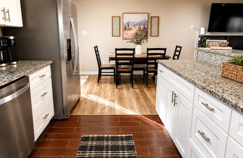 Knoxville House | Modern Knoxville Retreat/Clean Calm Comfort Family or Work/Near UT & Downtown