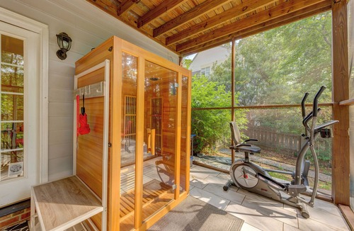 Durham House | Modern lakefront home - free paddleboards, sauna