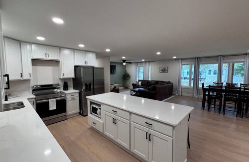 Gilbertsville Cottage | Modern Lakehouse by Moors Marina -Firepit, Grill, Gameroom, Pool Table
