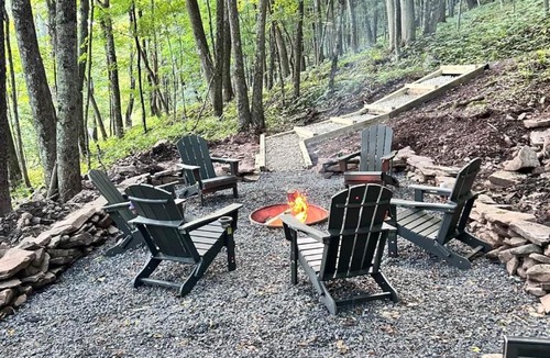 Harman House | Modern Log Cabin | 14 acres | 20 mins to Seneca Rocks