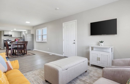 Plainfield House | Modern Luxe 3BR,2-Car Garage 5 Min to IND Airport