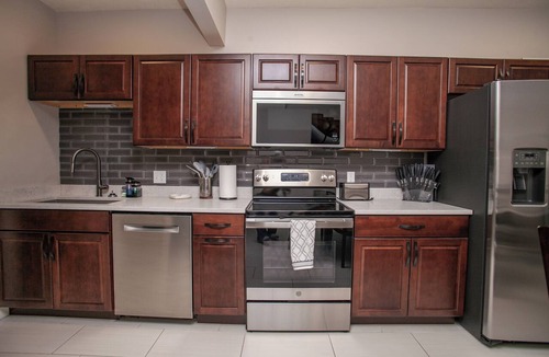 Bloomington Apartment | Modern Luxury Stay near ISU & Downtown