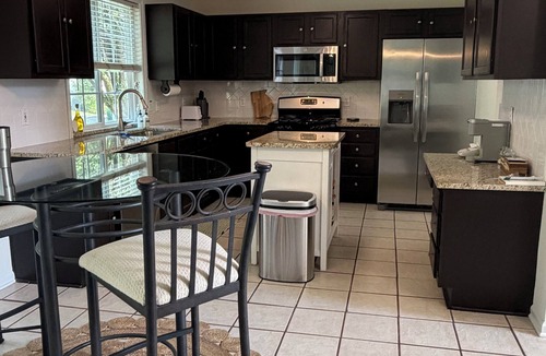Suwanee House | Modern Mediterranean haven, 1 King 2 Queens in Suwanee-Duluth Gas South District