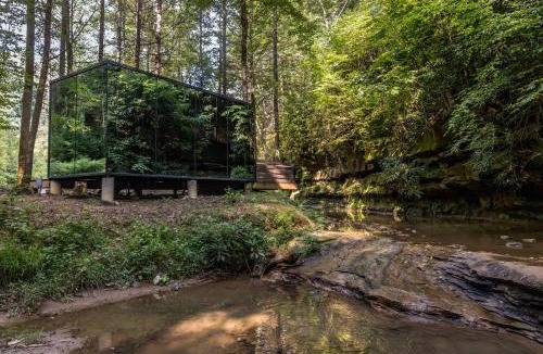 Campton House | Modern Mirror Home w/Hot-tub - “Glass House” #1