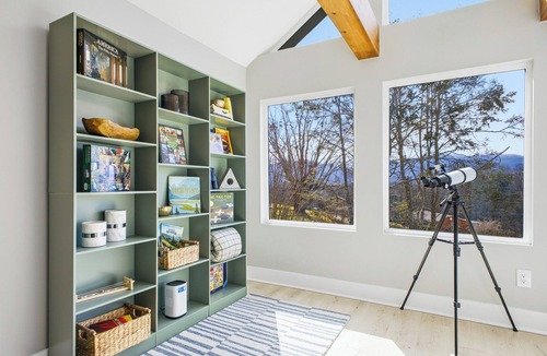 Clyde House | Modern Mountain Retreat! Views and Stargazing!