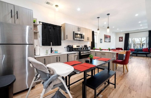 Pilsen Apartment | Modern Pilsen Apt 3 Bedrooms