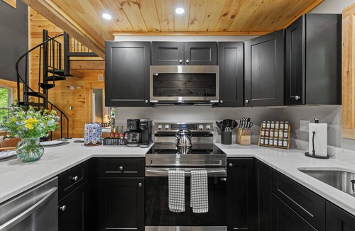 Campton Cabin | Modern Red River Gorge Retreat Hot Tub Sauna FirePit Near Natural Bridge