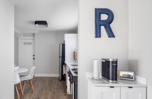 Riverside Apartment | Modern Renovated Suite in Riverside
