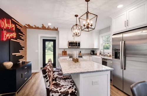 Bardstown House | Modern rustic home near Bardstown top distilleries