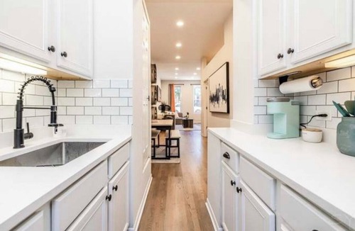 Wicker Park Apartment | Modern& Spacious 2BR with Garage Parking in Chicago's Prime Neighborhood