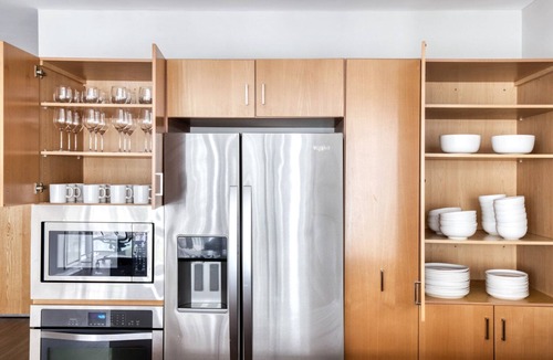 Streeterville Apartment | Modern Streeterville 2BR w/Pool & Gym, nr Riverwalk, by Blueground