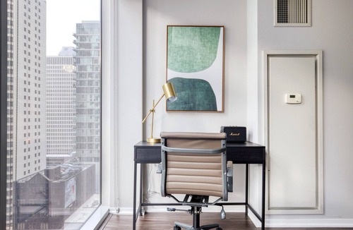 Streeterville Apartment | Modern Streeterville 2BR w/Pool & Gym, nr Riverwalk, by Blueground