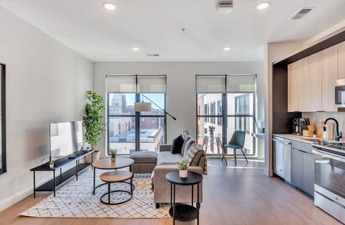 Pendleton Apartment | Modern Studio OTR Rooftop Gym Near Bars
