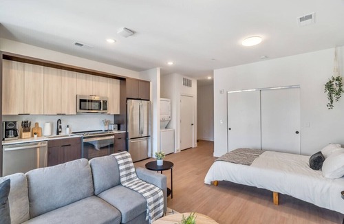 Pendleton Apartment | Modern Studio OTR Rooftop Gym Near Bars