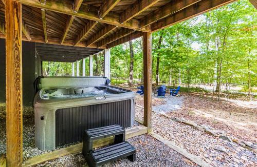 Sleepy Hollow House | Modern w Fire Pit Deck, Grill & Hot Tub