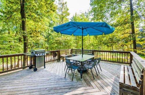 Sleepy Hollow House | Modern w Fire Pit Deck, Grill & Hot Tub