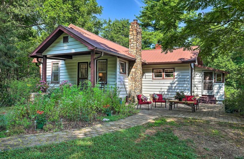 Arden Cottage | 'Momma Rhodes' Cozy Home Near Blue Ridge Pkwy