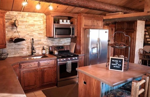 Monroe Cabin | Monroe Peak Retreat ~ Comfortable Mountain Cabin with a view of Monroe Peak