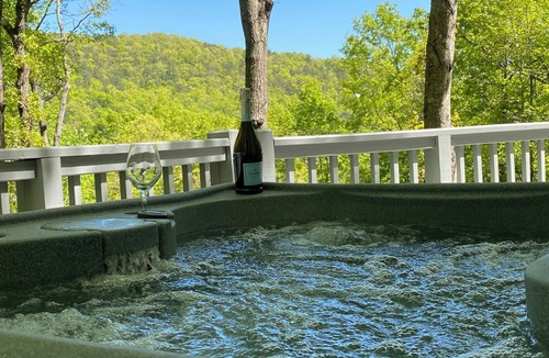 Montreat Cabin | MONTREAT ROUND HOUSE - Mountain views, Renovated, Hot Tub, Fire Pit